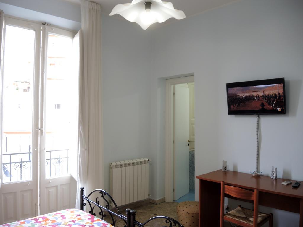 לינה וארוחת בוקר רג'יו די קאלאבריה La Casa Di Ermelinda מראה חיצוני תמונה